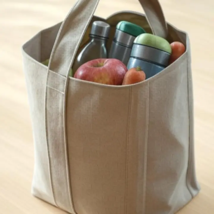 Wielorazowa torba na zakupy wykonana z naturalnego materiału.